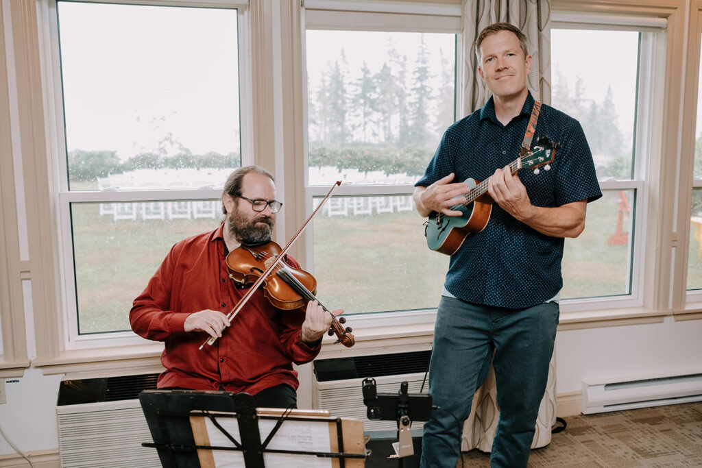 Fiddle & Ukulele